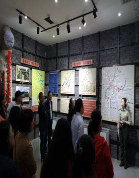 参观2.jpg
